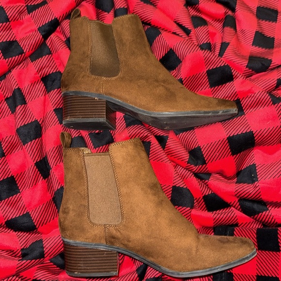 Lightly worn womens brown low heeled booties - Picture 4 of 4